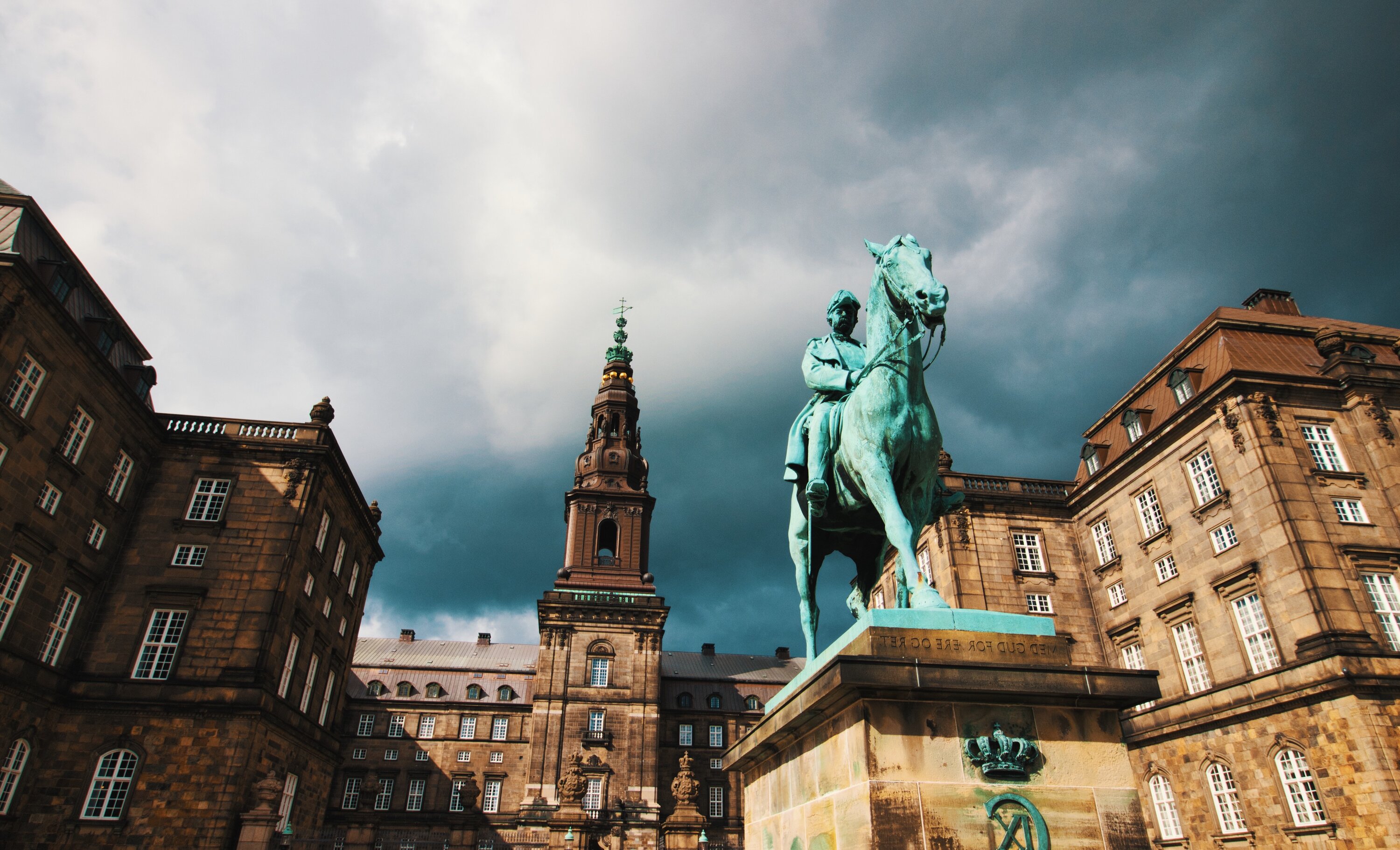 <h1>Folketinget </h1>